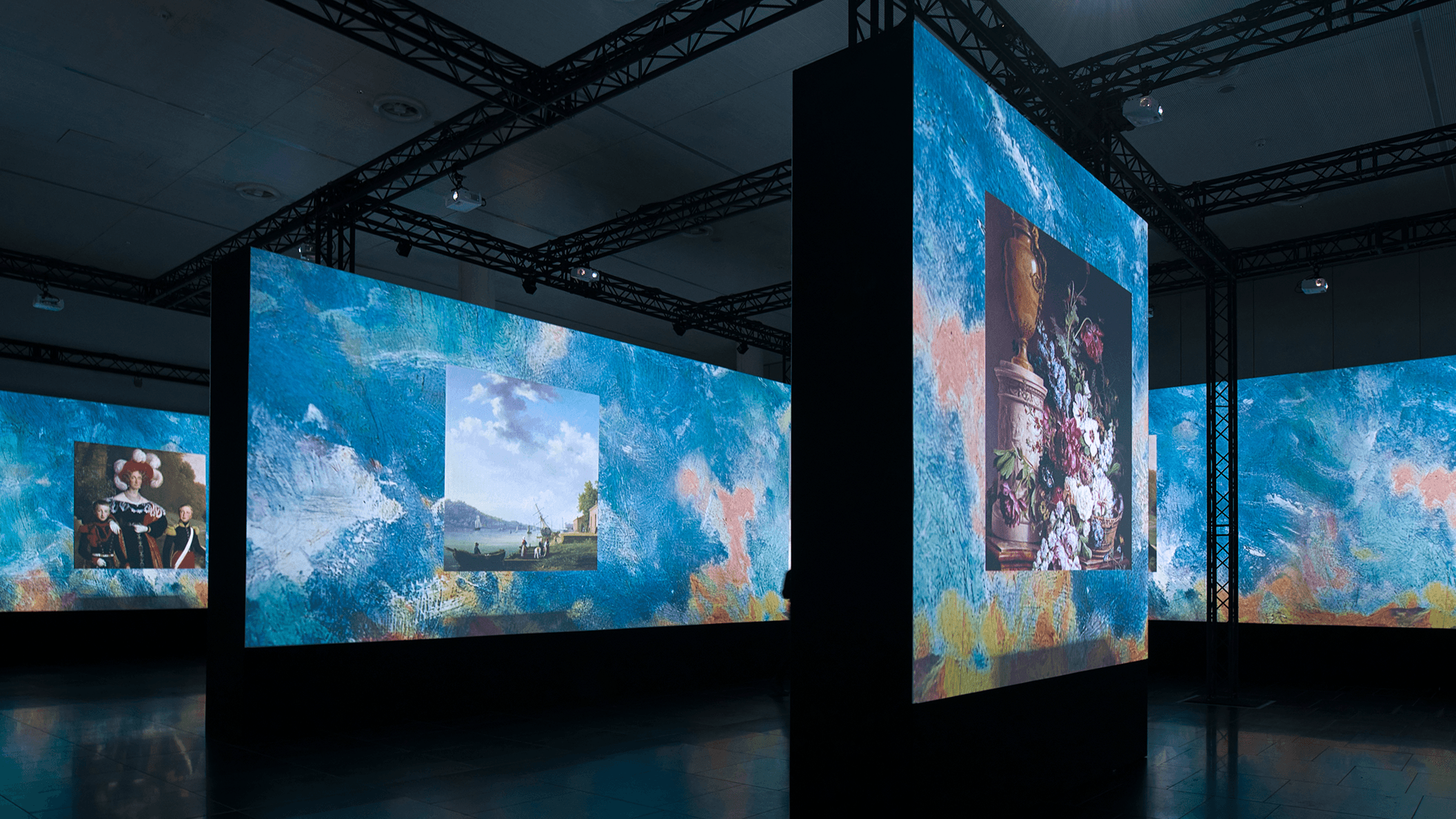 Large screens in a digital gallery showcasing Screenberry's multimedia exhibition capabilities