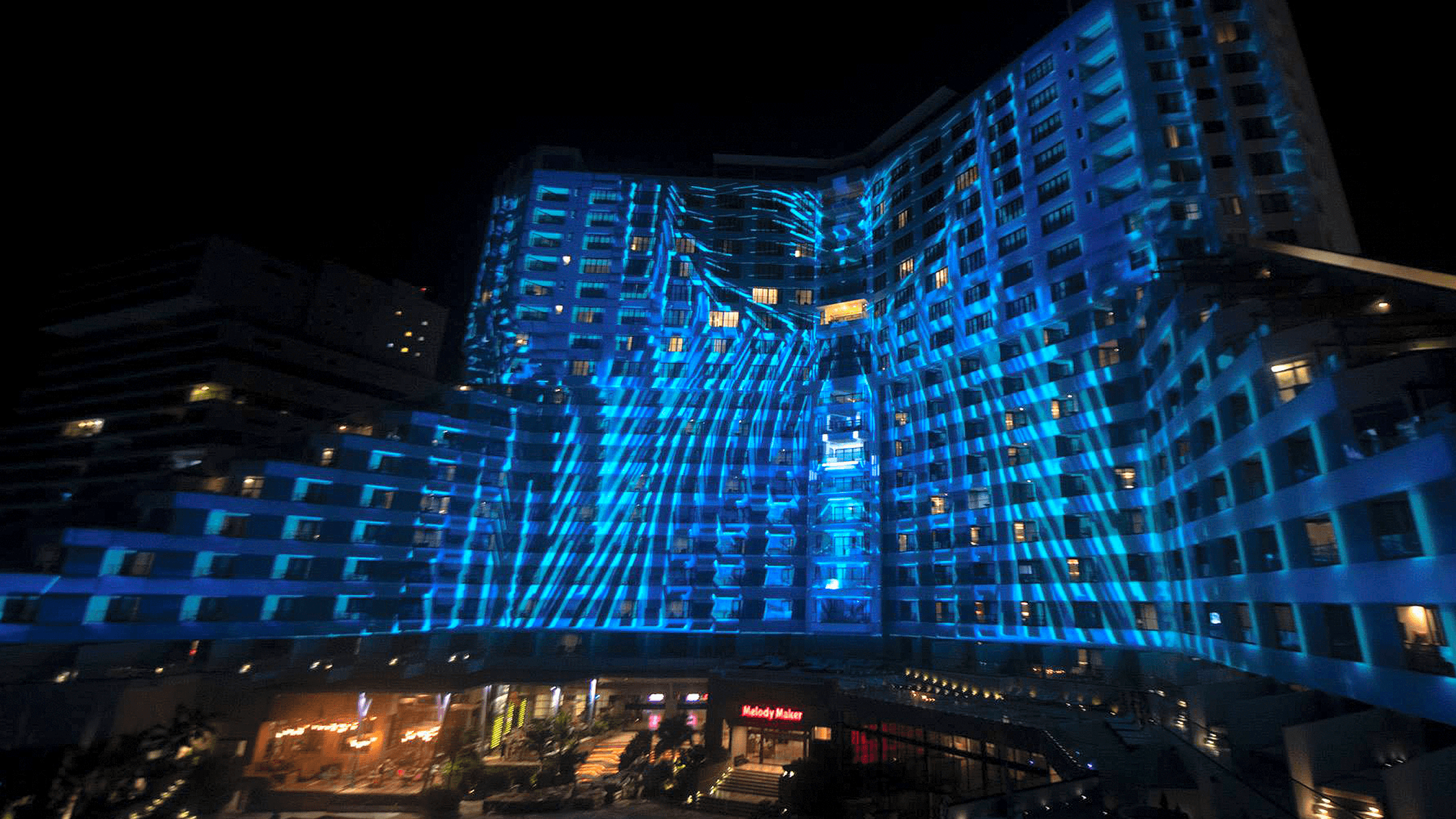 Giant permanent projection mapping show at the Melody Maker Hotel in Cancun run by Screenberry media server