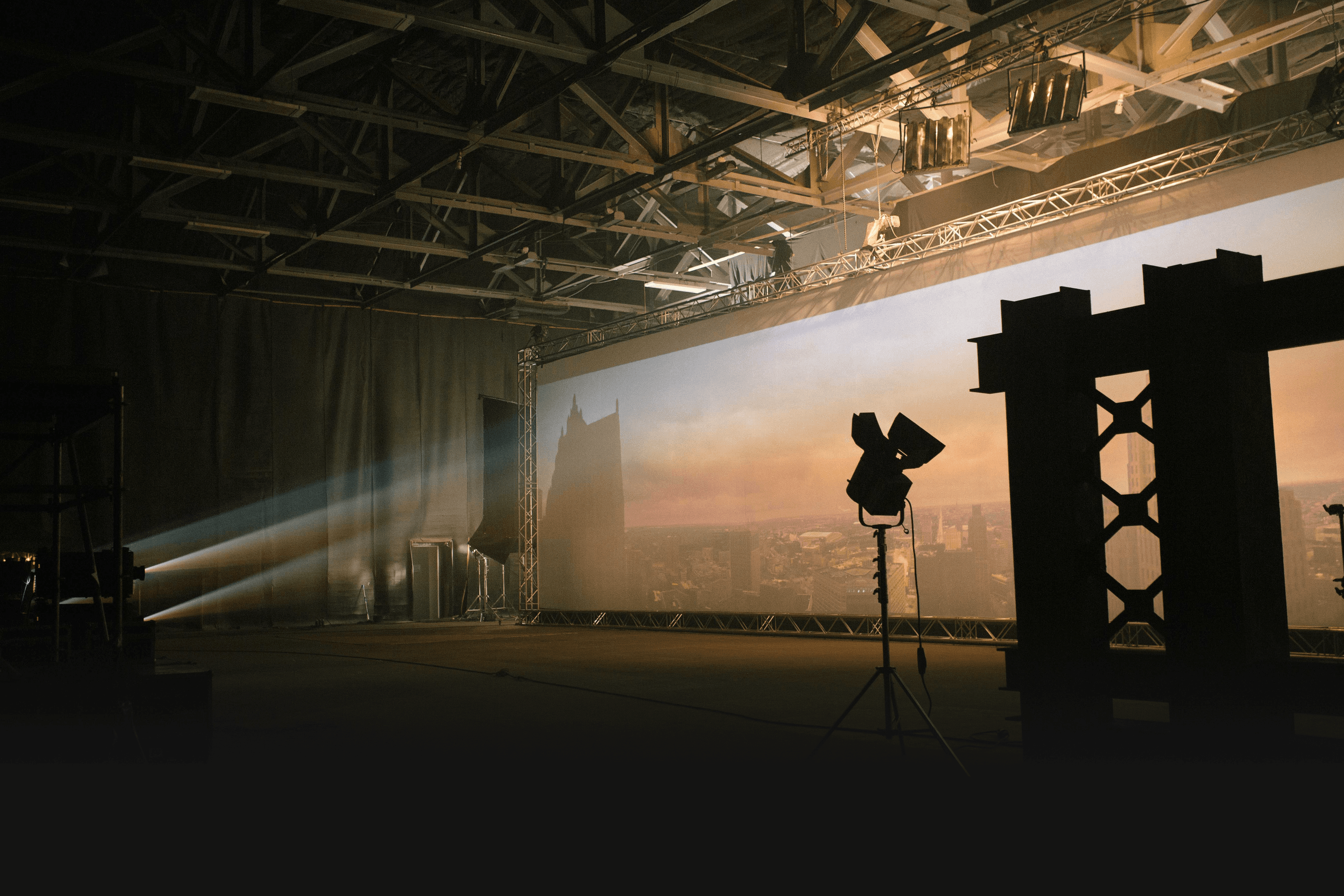 Panoramic rear projection backdrop for Christine & the Queens’ music video “Girlfriend”, demonstrating Screenberry's advanced capabilities for TV & Cinema production