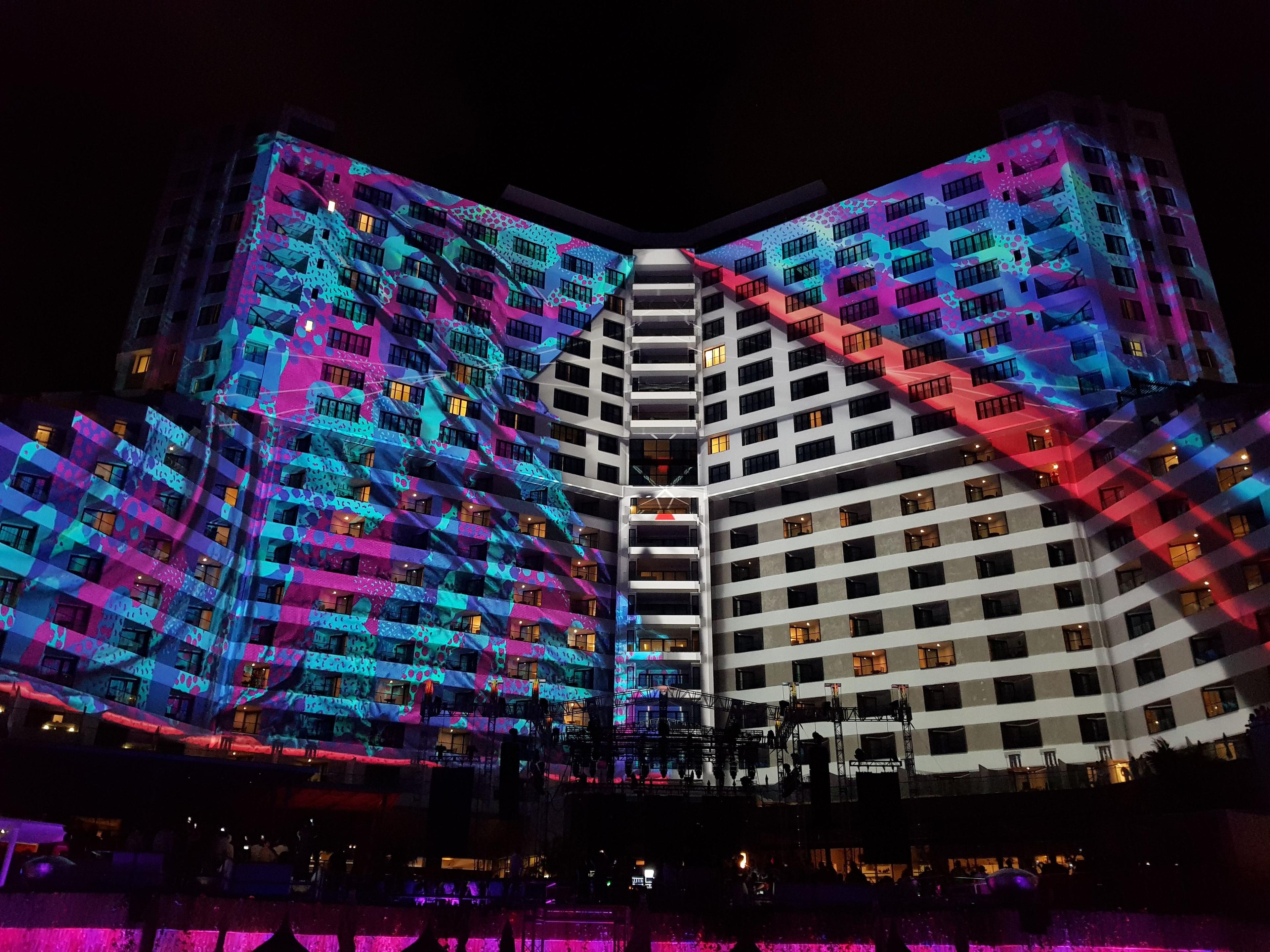 Giant permanent projection mapping show at the Melody Maker Hotel in Cancun run by a Screenberry media server