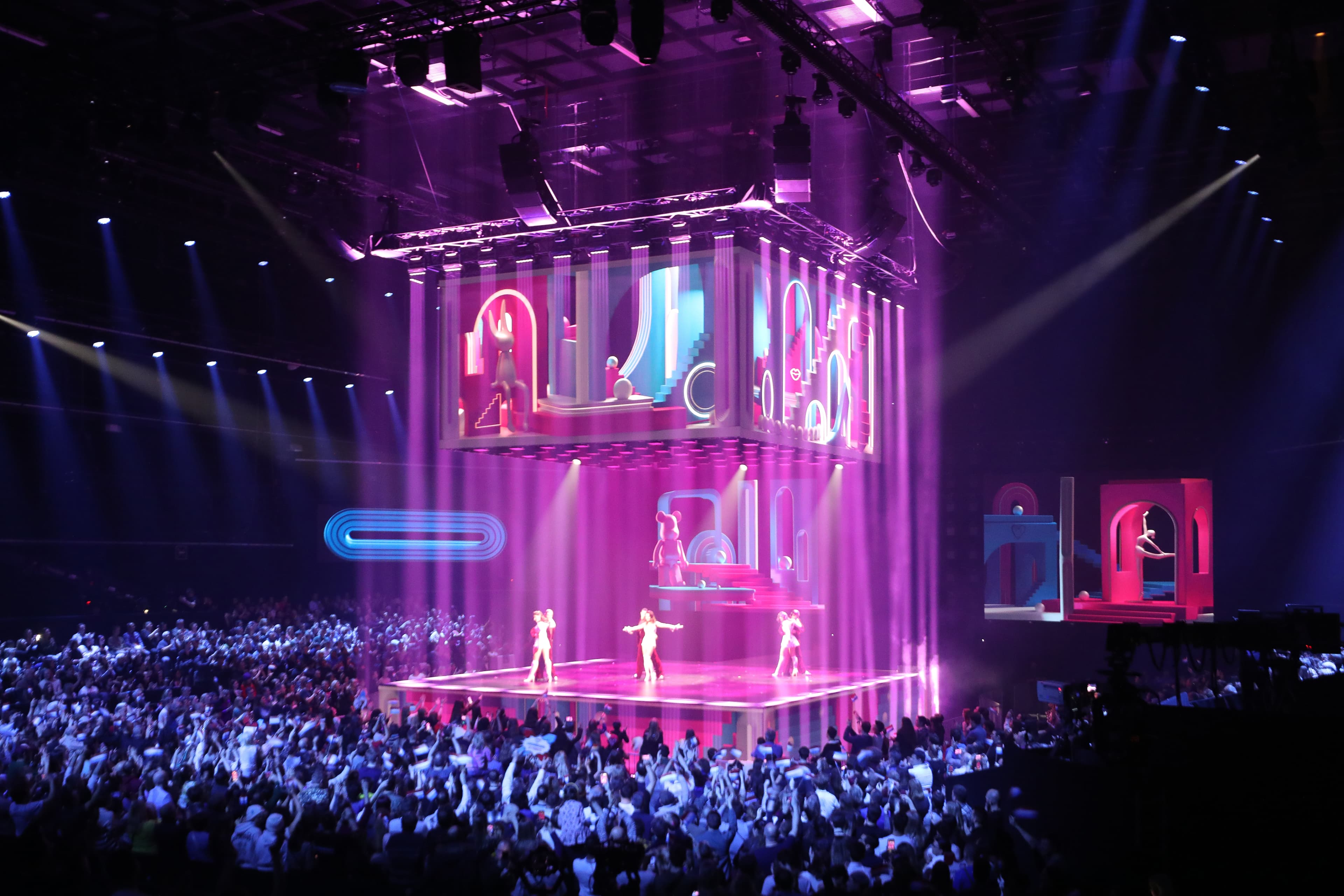 Stage performance at the Luxembourg Eurovision Contest featuring spectacular visual effects and dynamic stage graphics.