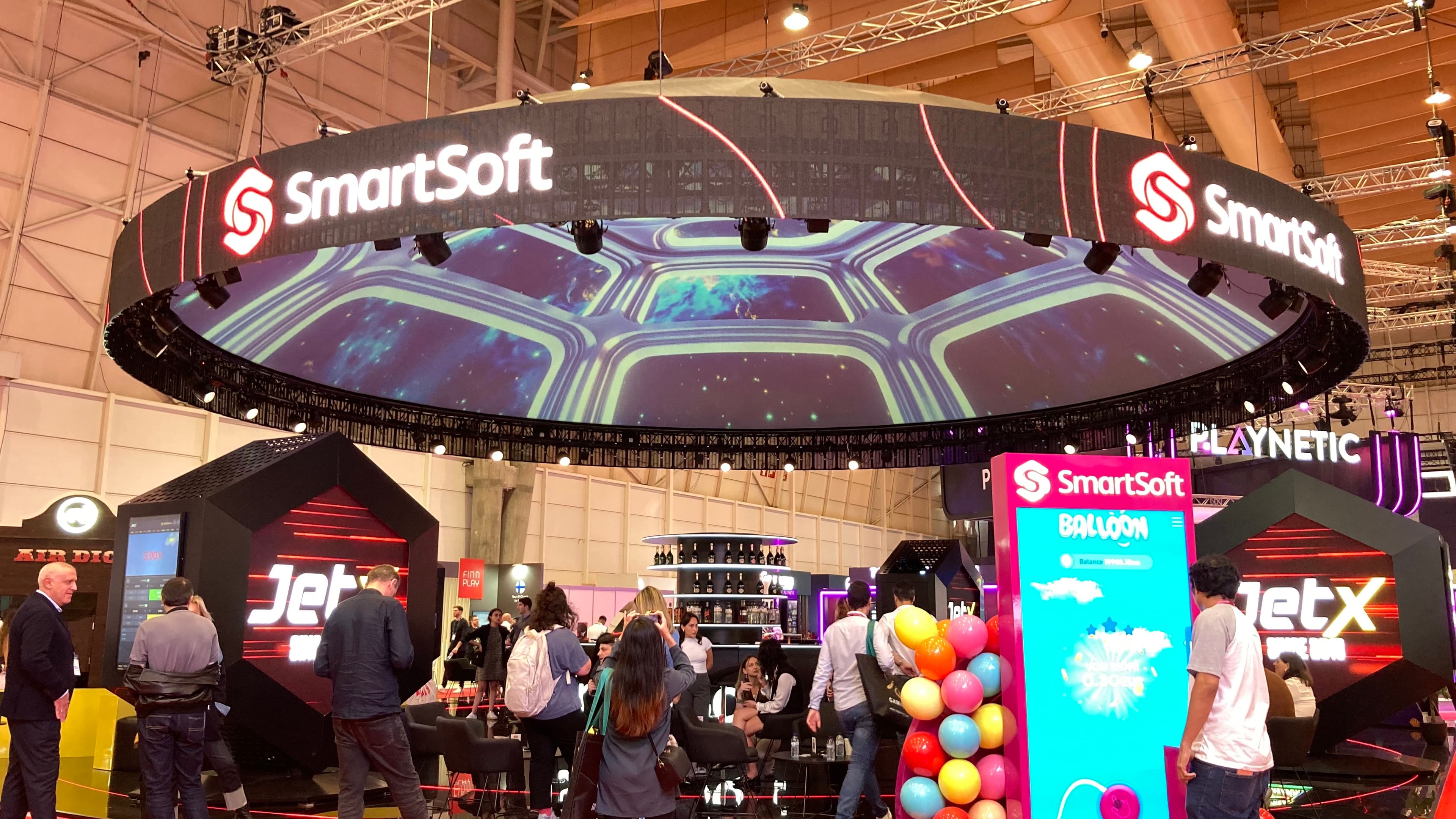 Exhibition booth crowned with a Screenberry-driven projection dome at SBC Summit 2024
