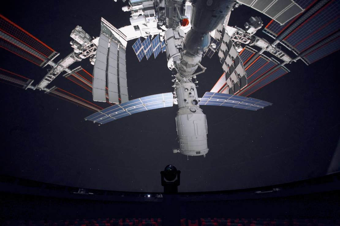 A dome auditorium with a hybrid planetarium installation featuring a Megastar NEO Projector and a Screenberry-driven digital fulldome system